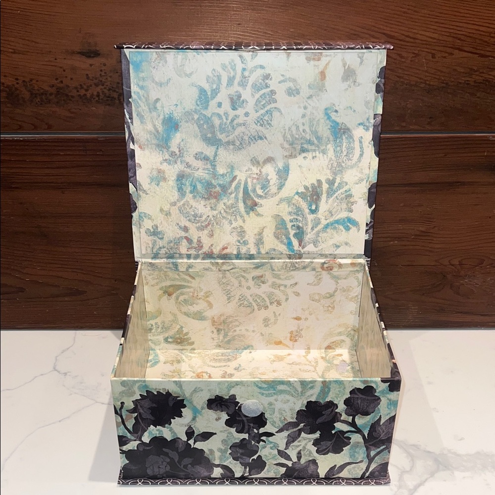 🔥‼️Floral Decorative Box - Black and Blue‼️🔥